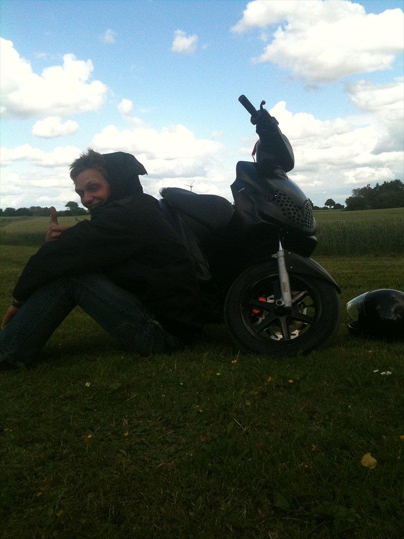 Yamaha Jog RR - Kaare, efter han havde været ude og prøve den (: billede 19