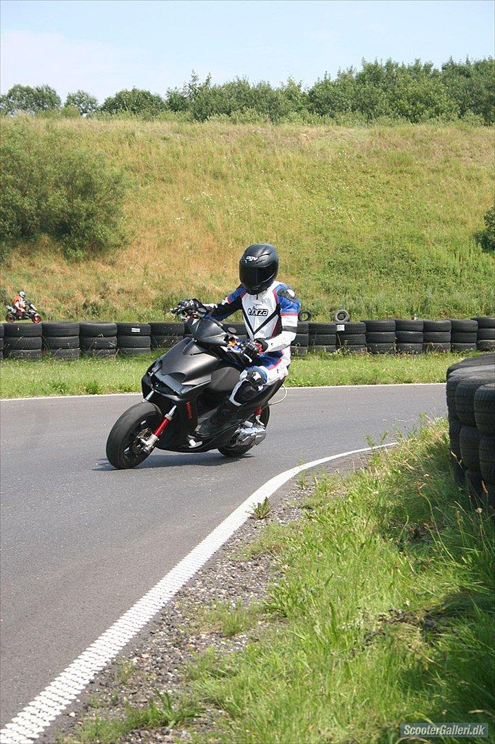 Yamaha jog rr  solgt. billede 15