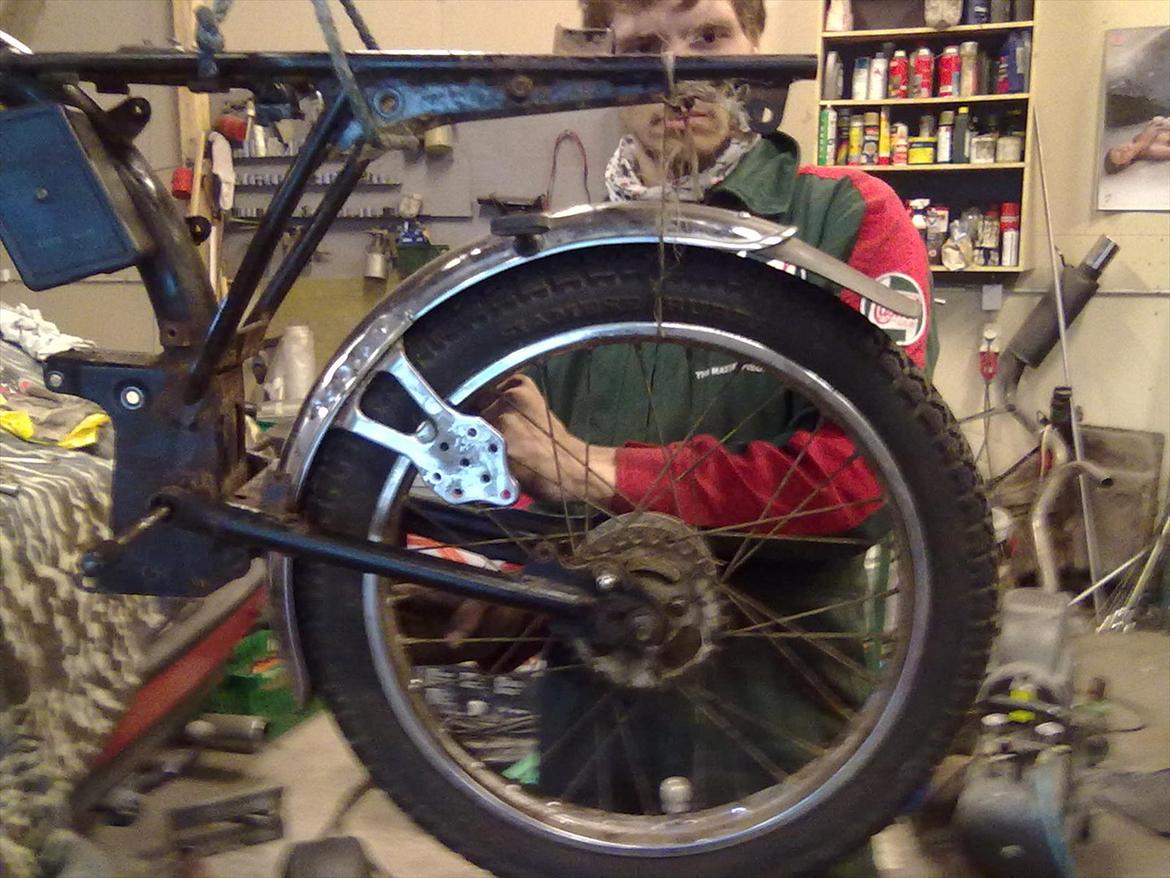 Suzuki DM50 Samurai - Bagskærmen bliver en modificeret forskærm der bliver fastmonteret på bagsvinger og speciellavet bagstiver billede 18