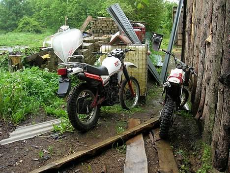 Yamaha yz 80  LC - min fætters yamaha 80 ccm. og min onkels anden yamaha 600 ccm. det er ik den samme som på det andet billede  har kørt på dem bægge mega sjovt........kør mest på den store billede 14