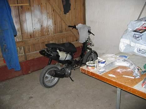 Yamaha jog r projekt auto lak!!! - hun står og venter på sine skjolde ;) billede 15