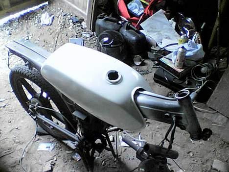 Yamaha 4 gear solgt - den tank der skal på når den er malet færdig billede 10