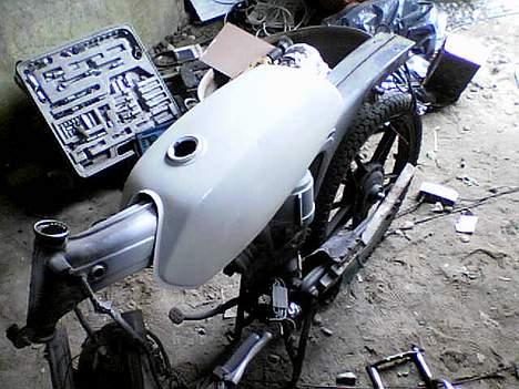 Yamaha 4 gear solgt - den tank der skal på når den er malet færdig billede 11