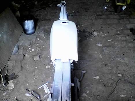 Yamaha 4 gear solgt - den tank der skal på når den er malet færdig billede 12