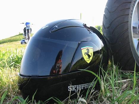 Suzuki Street Magic Ferrari Solg - Ferrari-editioned helm ;P billede 14