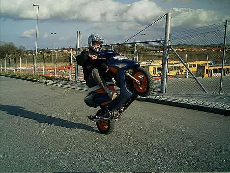 Yamaha jog space *solgt* - stejler lige lidt på min gamle sfx.. heh faldt sku os et par gange.. billede 13