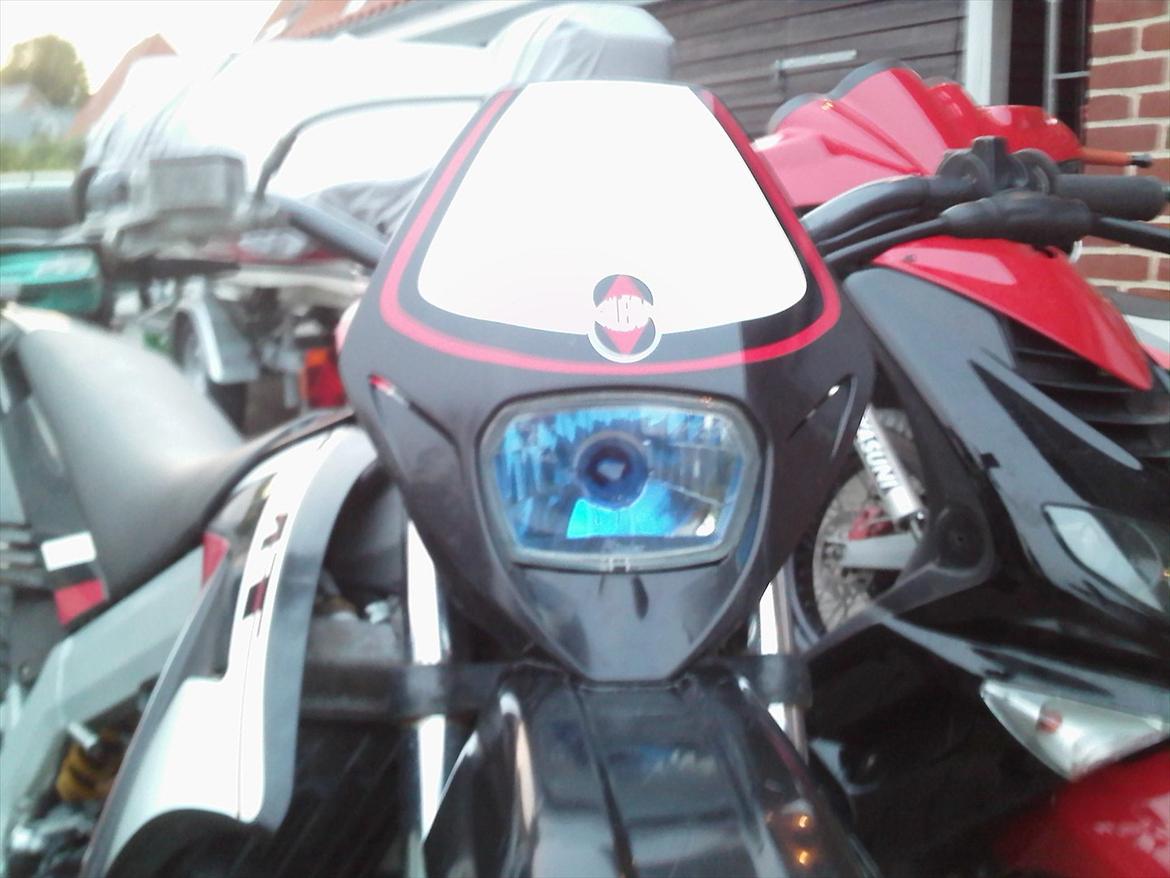 Gilera SMT - Supermotard byttet til Jog R  - Blå forpære og Speedfighten i baggrunden :)  billede 6