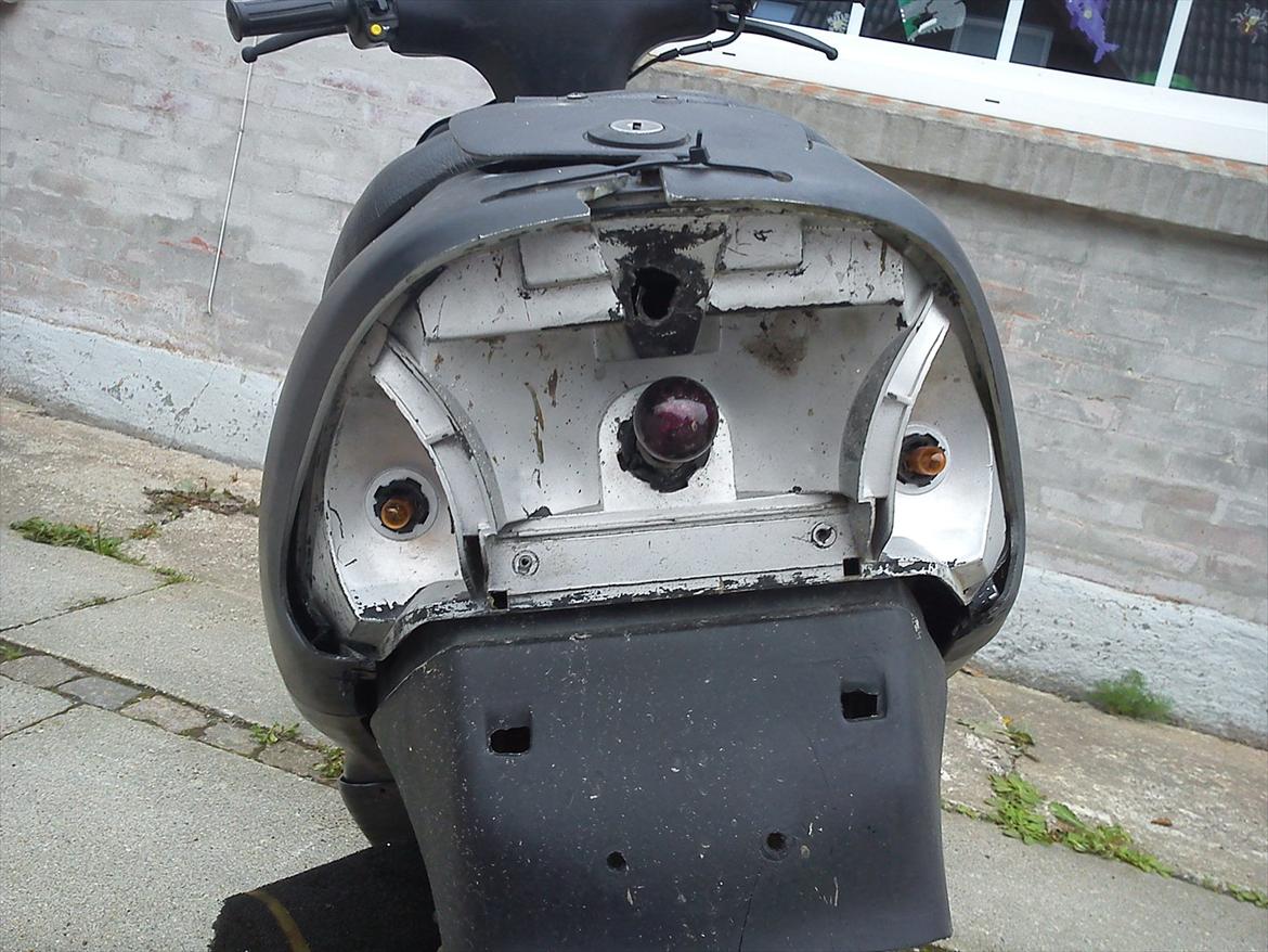 Siamoto birdie 50 - fejl bag ( skal have baglygte glas på og spartlet ) billede 5