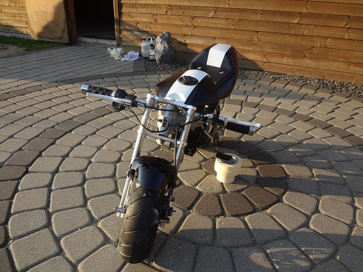 MiniBike Pocketbike 49cc - Den ny malet Pocketbike:D billede 1