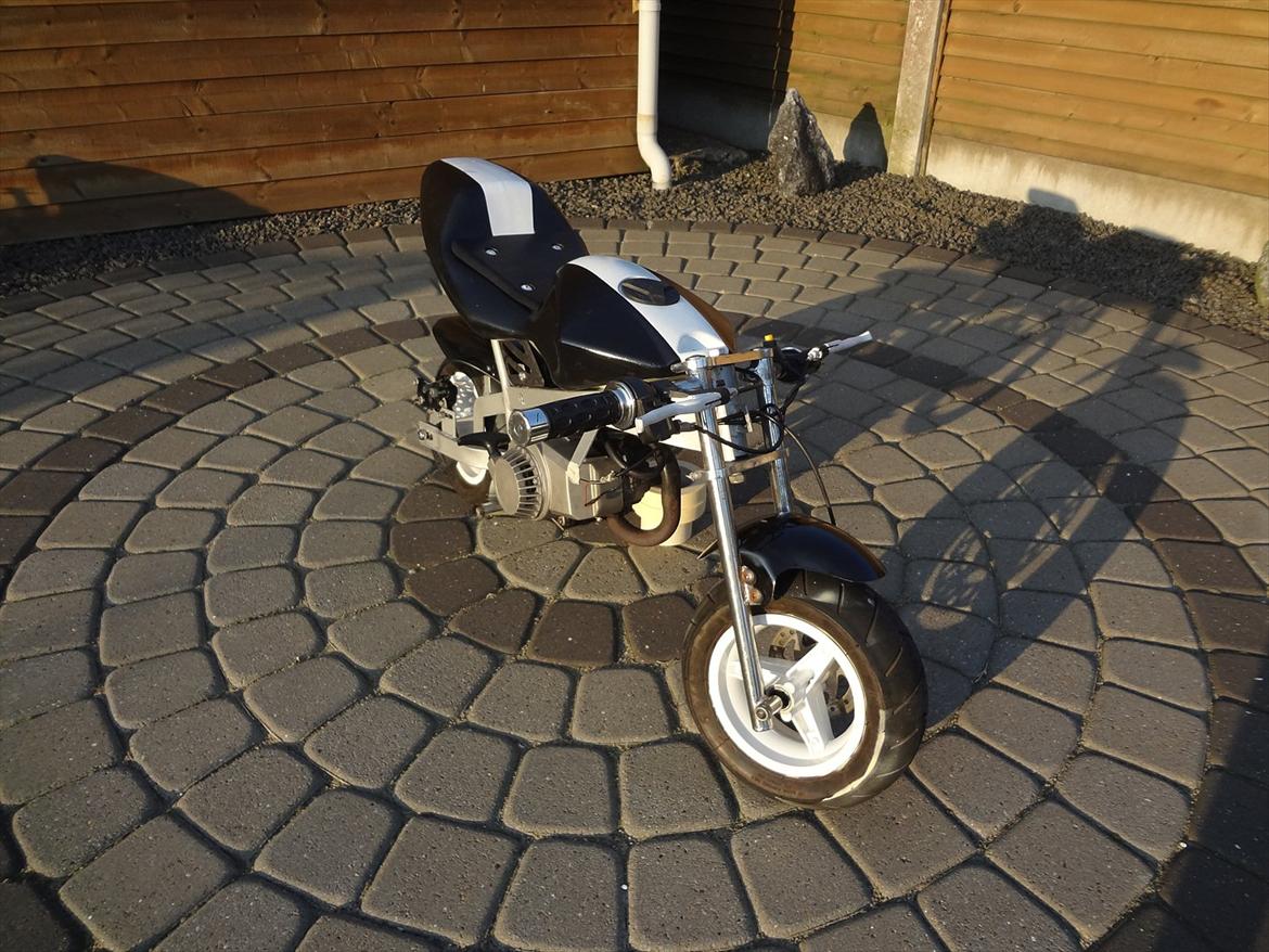 MiniBike Pocketbike 49cc - Den ny malet Pocketbike:D billede 2