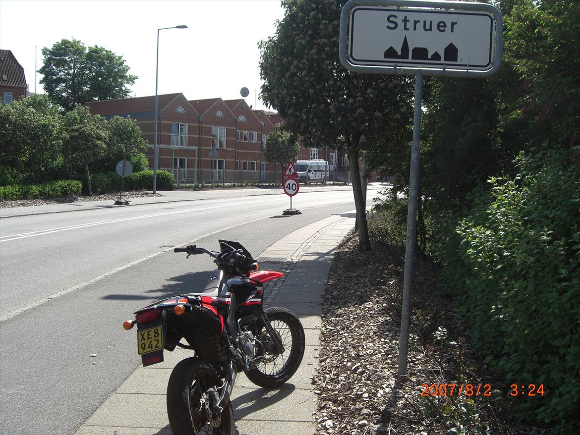Derbi Senda Xtreme SM LC-ÐÐ SOLGT - kørte til holstebro en dag der var ca 80km hver vej her er jeg i stuer som er ca 13 km fra holstebro og da jeg kom til tilsted igen skulle jeg til frøstrup og spise og så til hanstholm og til klitmøller og til vorupør godt 270km billede 20