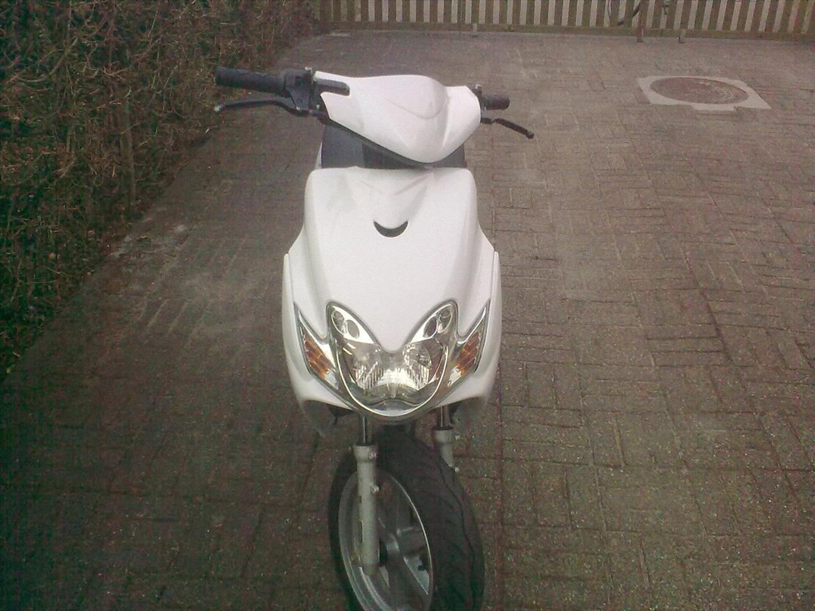 Yamaha Jog R - Joggen <3 - efter skjoldene var kommet hjem :) billede 3