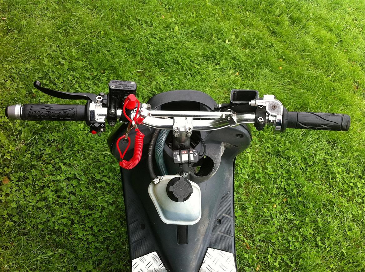 Yamaha Jog space/sr LC DD TS ll [Solgt] - styret får nye grebklinger og ny bremsevæskebeholder til forbremse! billede 9