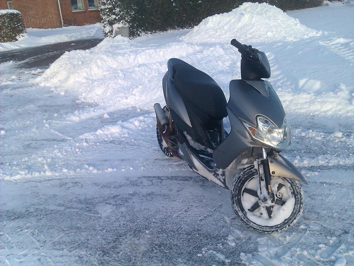 Yamaha jog r  (taget af panserne)  billede 5