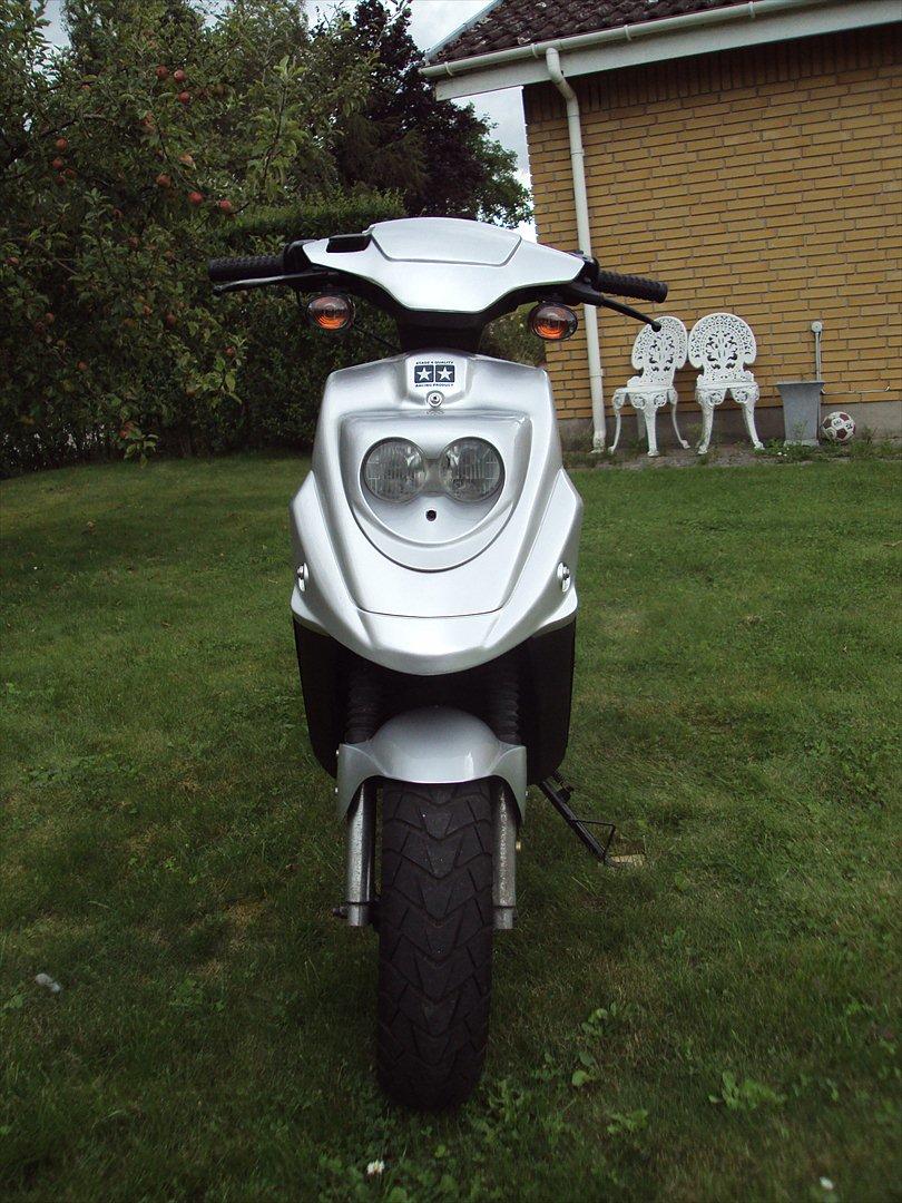 PGO Hot 50 SOLGT - Fronten billede 6