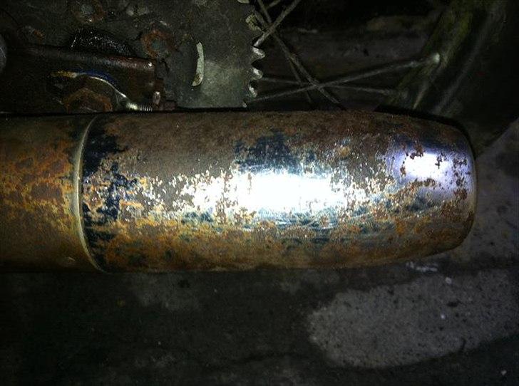 Veteraner DBS Sport - Her kan man se, at der gemmer sig en del intakt krom unden rusten, som jeg er begyndt at fjerne. billede 9