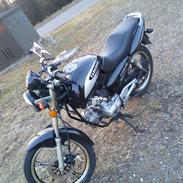 Yamasaki YM50-8b       [tidl. knallert]