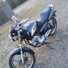 Yamasaki YM50-8b       [tidl. knallert]