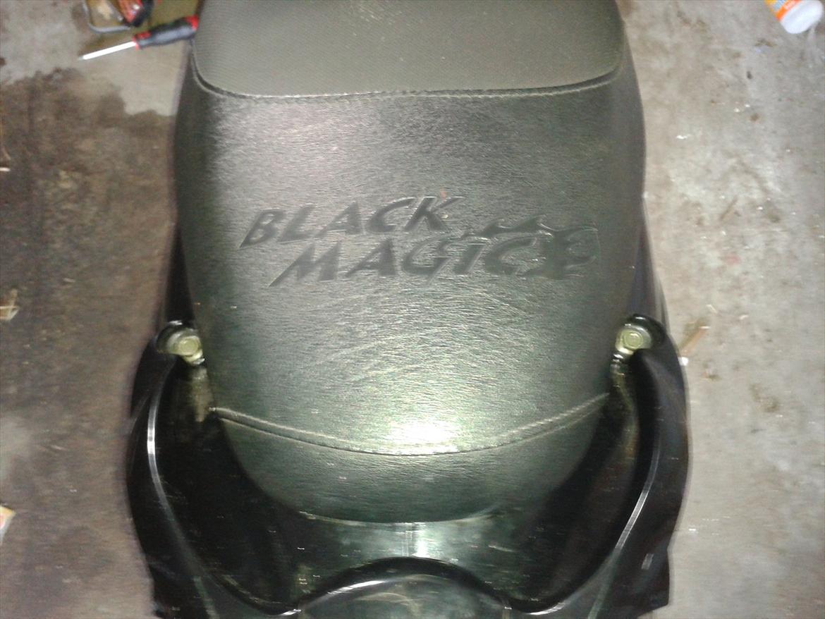 PGO Black Magic - TOTALSKADET - Black Magic Standard sæde. billede 3