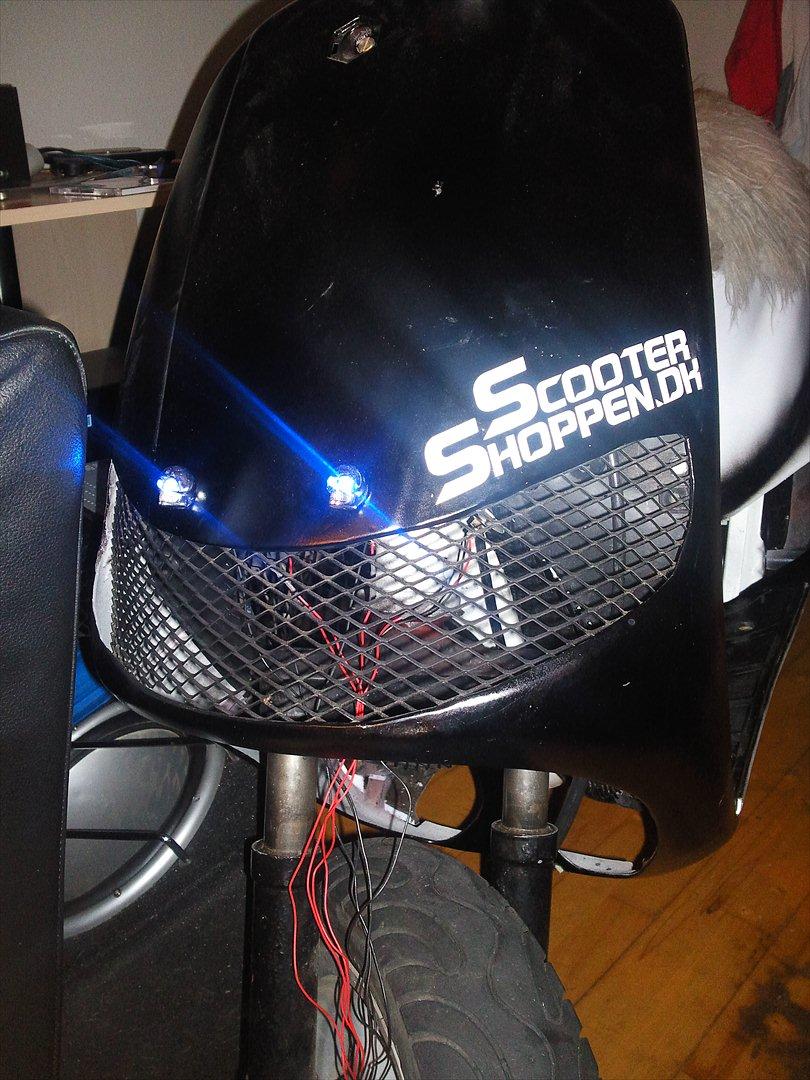 Piaggio Zip gl | Black / White - Dødningehoveder i fronten billede 16