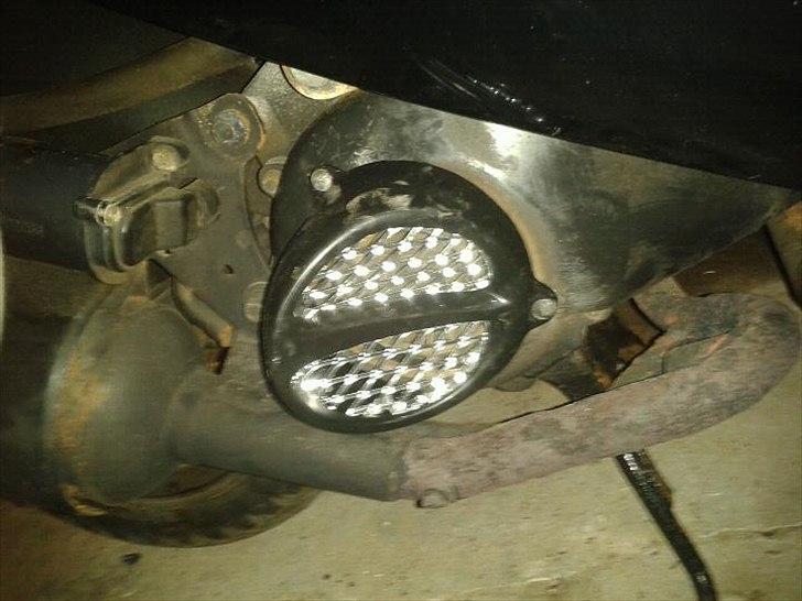 PGO Black Magic - TOTALSKADET - Grisetrynen med alu. glitter, blå skruer vil blive udskiftet med de standard sorte  billede 5