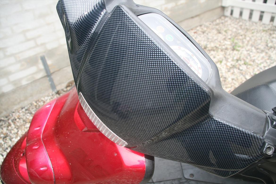 Yamaha BWS - NYT : 24-08-2011
Carbon (dog plastik men ser OK ud, synes jeg) billede 2