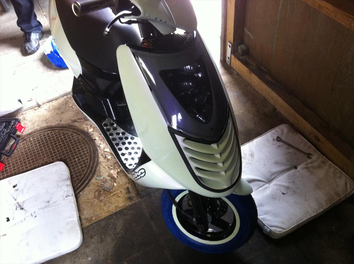 Aprilia Sonic sommer scooter. :) SOLGT! - NYT! står sådan her D. 05-09-11 billede 1