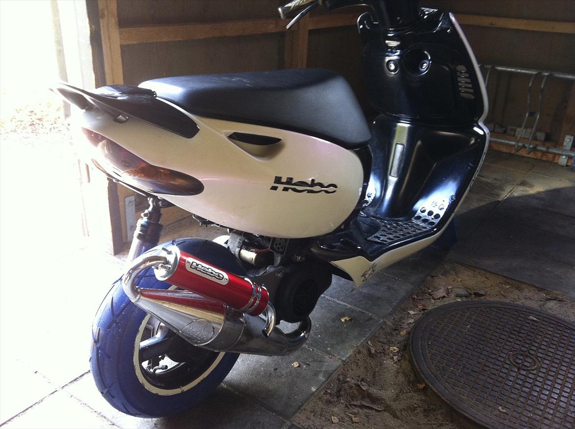 Aprilia Sonic sommer scooter. :) SOLGT! - NYT! står sådan her D. 05-09-11 billede 2