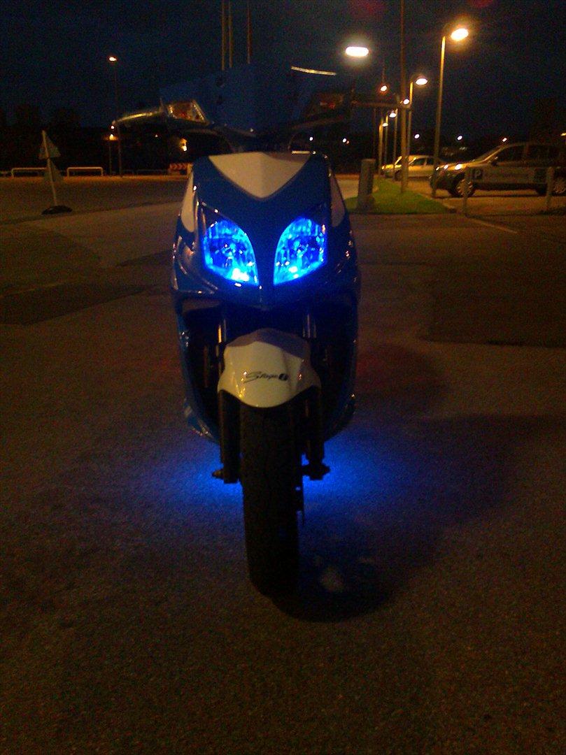 Kymco Super 8 Solgt - Blåt Lys i lykte Foran, / Neon Lys Under billede 13