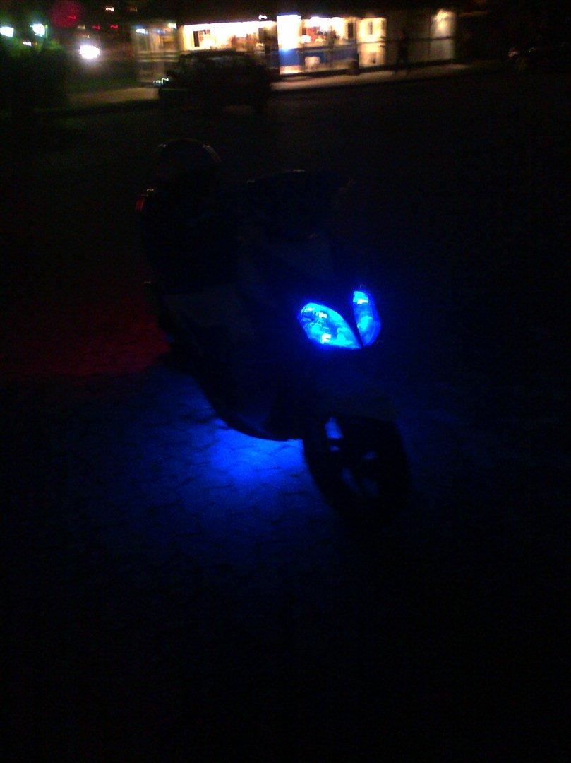 Kymco Super 8 Solgt - Blåt Lys i lykte Foran, / Neon Lys Under billede 11