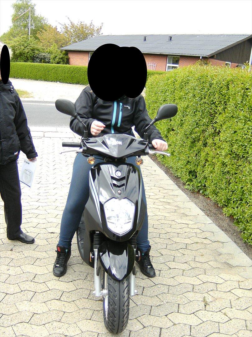 Sym Orbit 50 - Første gang jeg prøvede min scooter :) splinter ny lige fra forhandleren billede 4