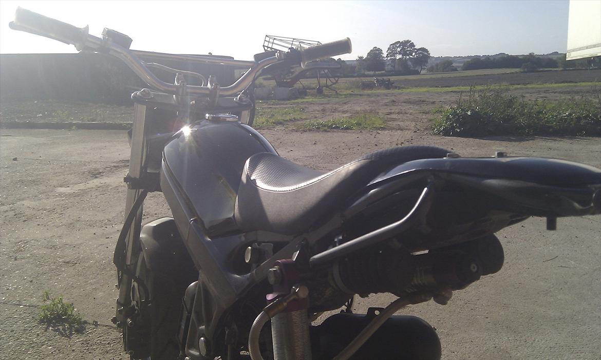 Suzuki STREETROX LC DD EVO2 STREETFIGHTER billede 17