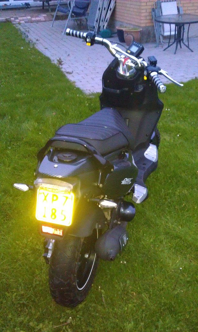 PGO Pmx Naked Carbon billede 10