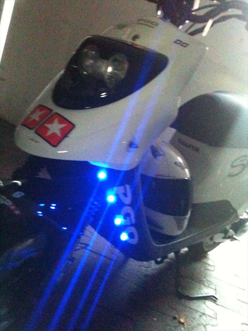 PGO Hot Naked billede 1