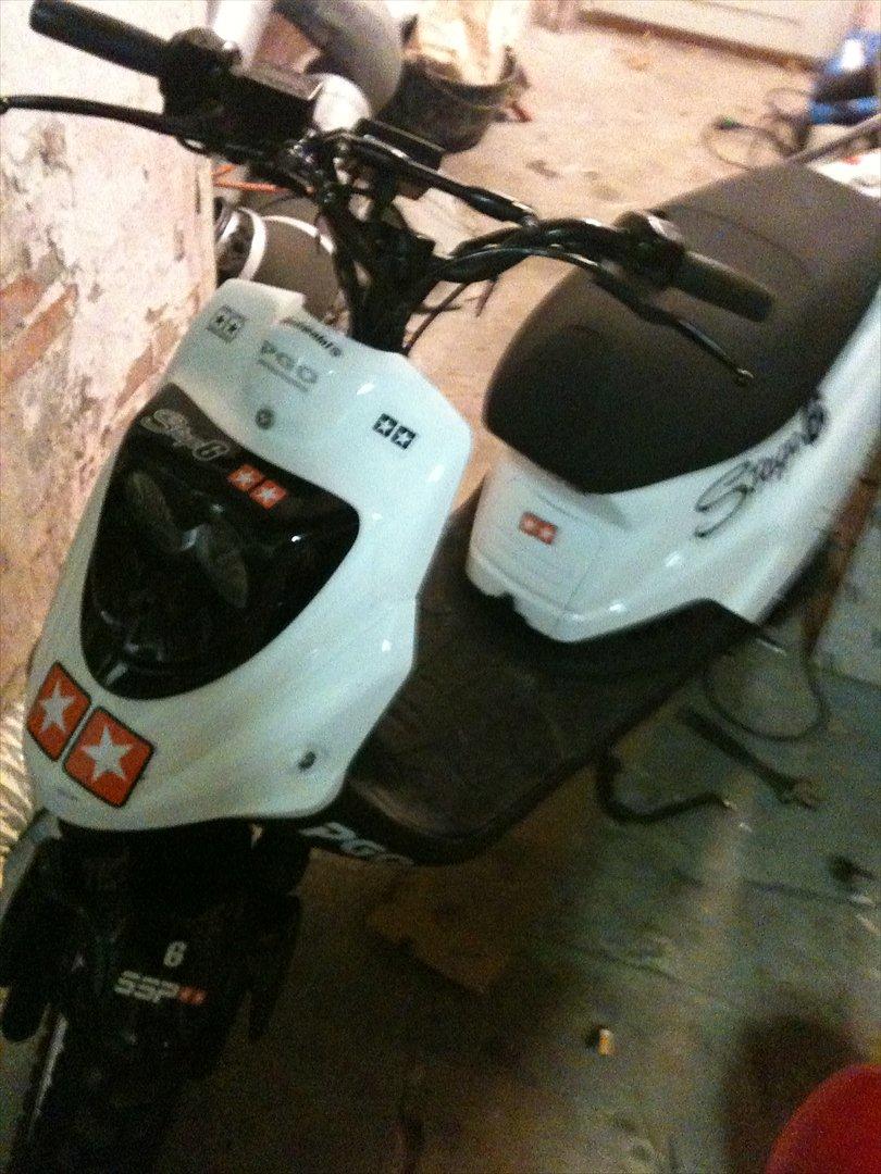 PGO Hot Naked billede 5