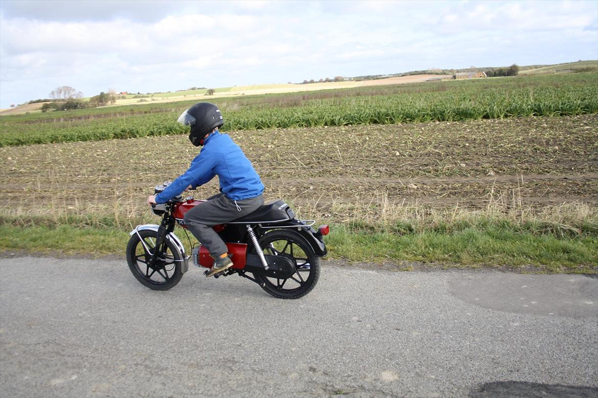 Kreidler Florett RMC 3 Gear Solgt - Den skal næsten ses i virkeligheden :)
Jokking-tøjet er selvfølgelig på :D billede 9