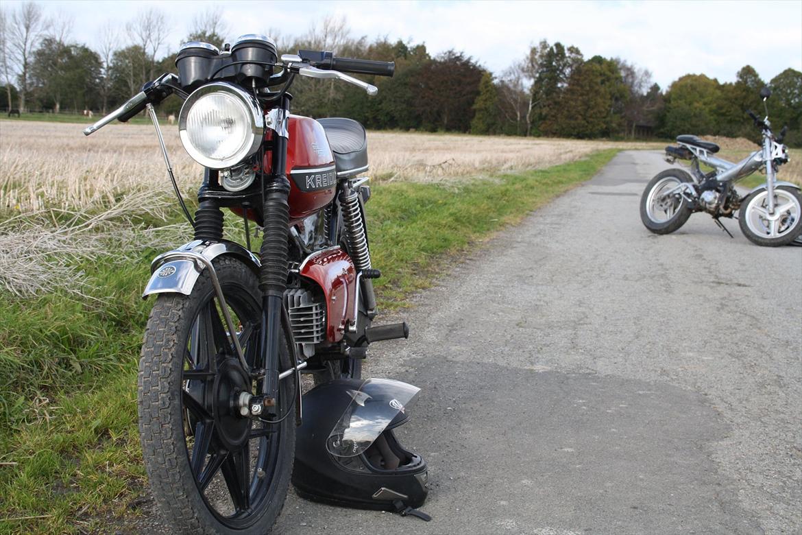 Kreidler Florett RMC 3 Gear Solgt - Den skal næsten ses i virkeligheden :)
Min brors madass i baggrunden. billede 10