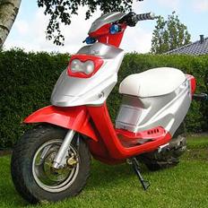 PGO Hot50 Ferrari-ed SOLGT