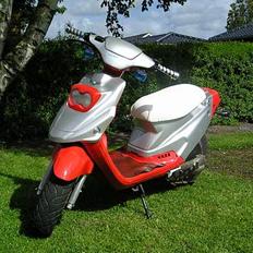 PGO Hot50 Ferrari-ed SOLGT