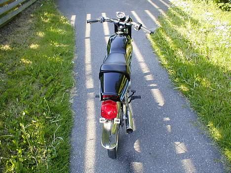Suzuki DM-50 *solgt* - Bagfra.. Nyt billede, der er ikke blinklys på nu :).. og så har jeg hevet styret lidt nedad! billede 5