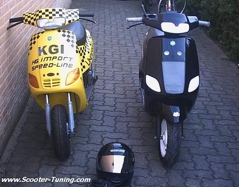 Piaggio Zip LC - 17.68 HK - Zip´en ved siden af den gule "lillebror"...Nemlig den Underkill Zip jeg har bygget. Se mere på www.Scooter-Tuning.com billede 8