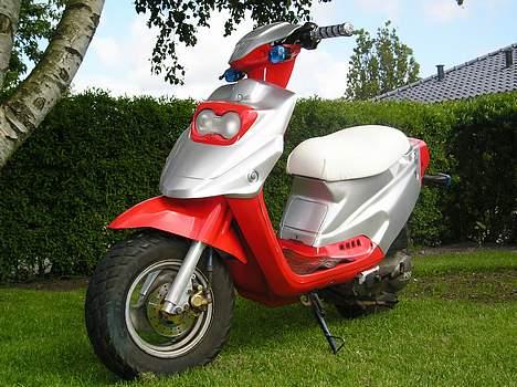 PGO Hot50 Ferrari-ed SOLGT billede 2