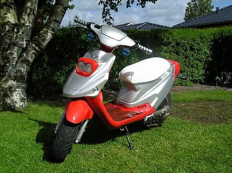 PGO Hot50 Ferrari-ed SOLGT billede 3