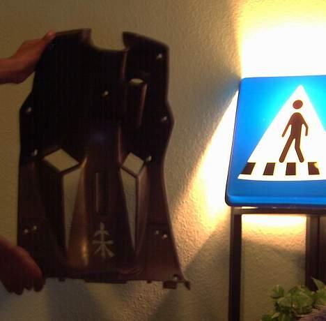 PGO HOT 50  SOLGT - Et billed af mine udskæringer ved benskjoldet....! og læg lige mærke til mit Kineser-tegn...! =)  billede 15