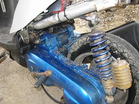Yamaha jog fs solgt - øhh. ja min x motor der var smølfe blå. læg mærke t dækket... brænder billede 11