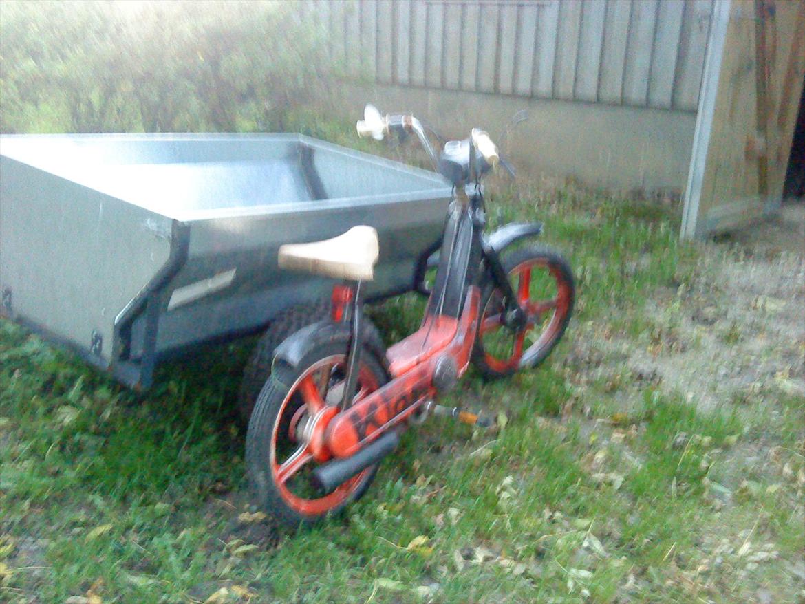 Vespa Ciao Pasta Negra AC ND - Den flotte lakering er lavet af ukendte rollespils-nørder, hos den tidligere ejer :) billede 2