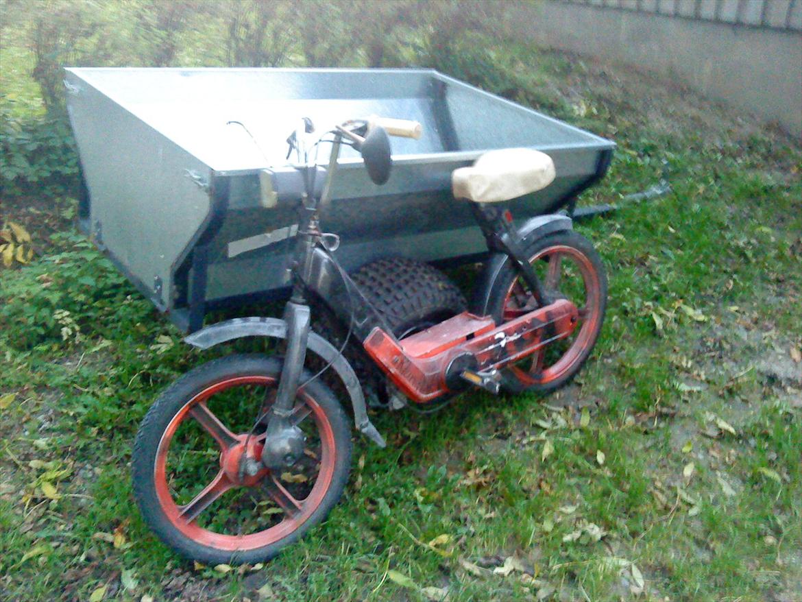 Vespa Ciao Pasta Negra AC ND - Den flotte lakering er lavet af ukendte rollespils-nørder, hos den tidligere ejer :) billede 6