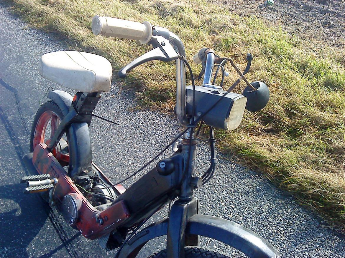 Vespa Ciao Pasta Negra AC ND - Jaah, spejlet er ikke til megen nytte... men det kan nok fikses med gaffa! billede 11