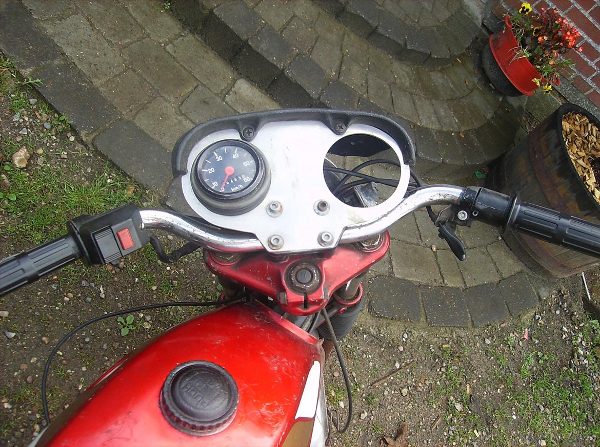 Puch Monza 2gear - den plade der holder spedometer ovs den er hjemmelavet ..ps det er ikke mig der har lavet den billede 7