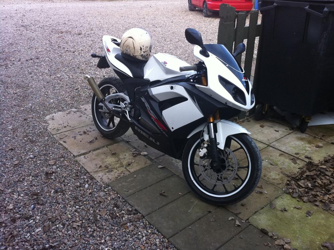 Rieju RS2 Matrix special Pro solgt - har selv taget;) og køre fucking godt
det er den beste knallert man kan få billede 1